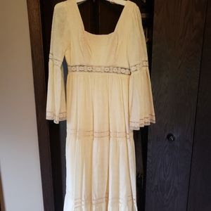 Vintage cream flare sleeve lace dress